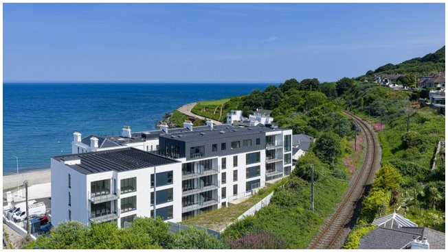 Fontenoy Place image showing the rear view of the scheme with bray head in the background
